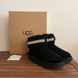 UGG Classic Ultra Mini Alpsey Boots Black USA Women Size 7/UK 5/EU 38